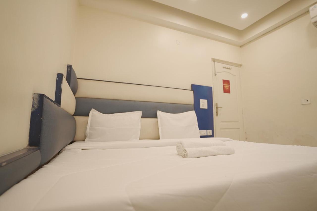 Hotel Leo Continental New Delhi Exterior photo