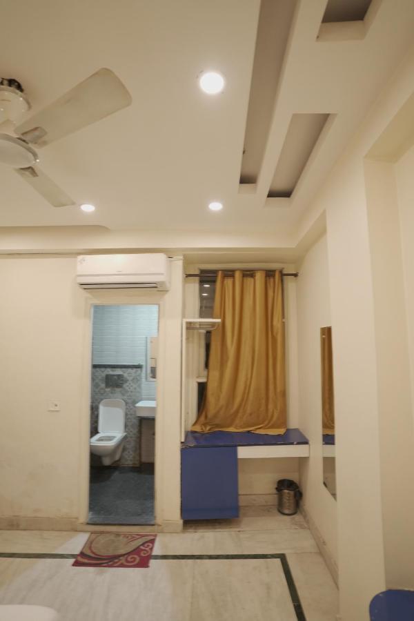 Hotel Leo Continental New Delhi Exterior photo