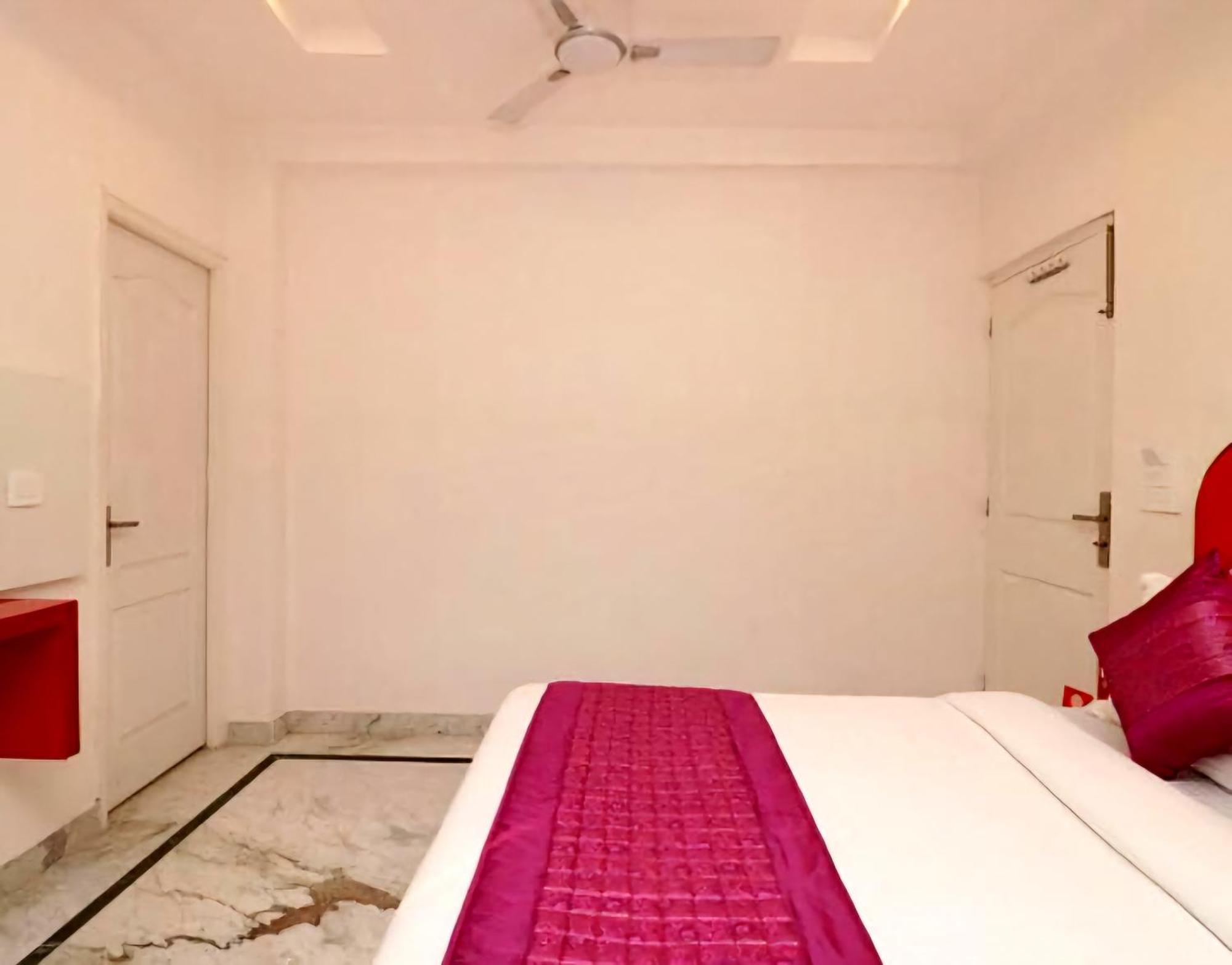 Hotel Leo Continental New Delhi Exterior photo