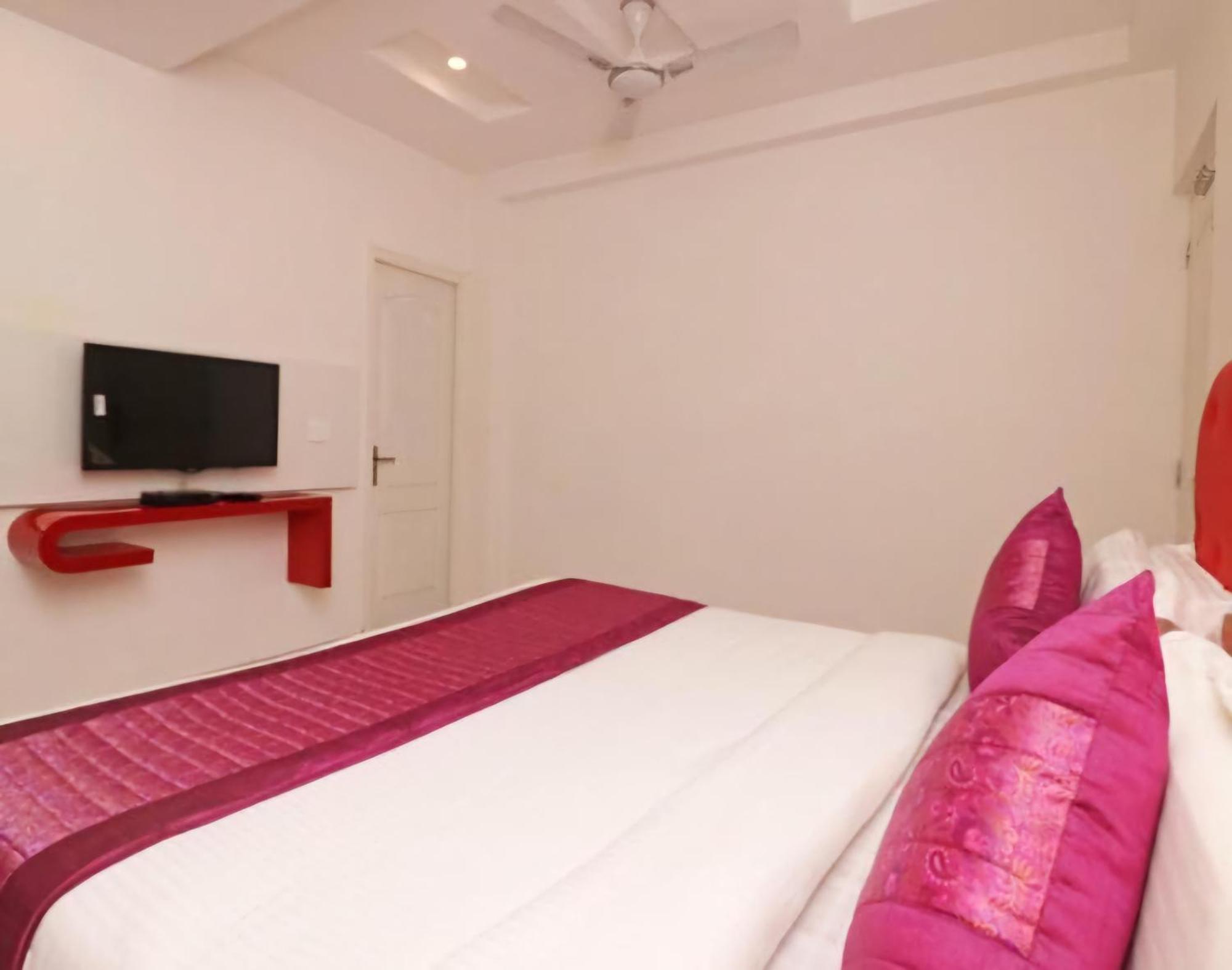Hotel Leo Continental New Delhi Exterior photo