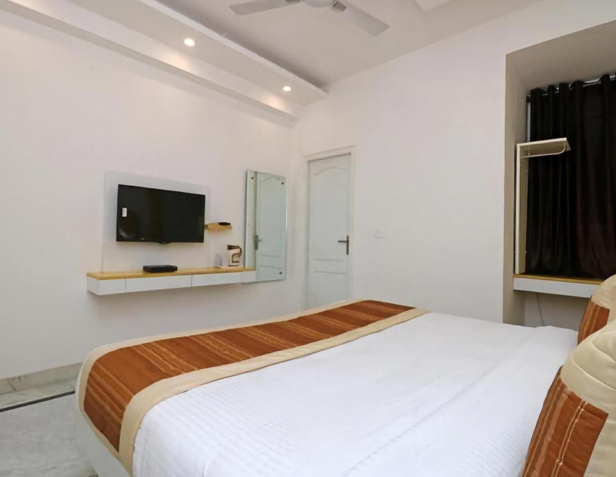 Hotel Leo Continental New Delhi Exterior photo